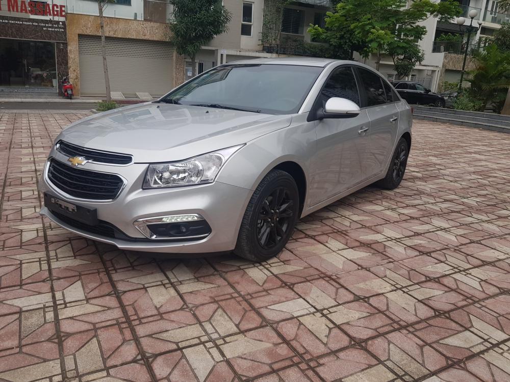 Chevrolet Cruze LT 2015 - Bán xe Chevrolet Cruze LT đời 2015, màu bạc, giá tốt