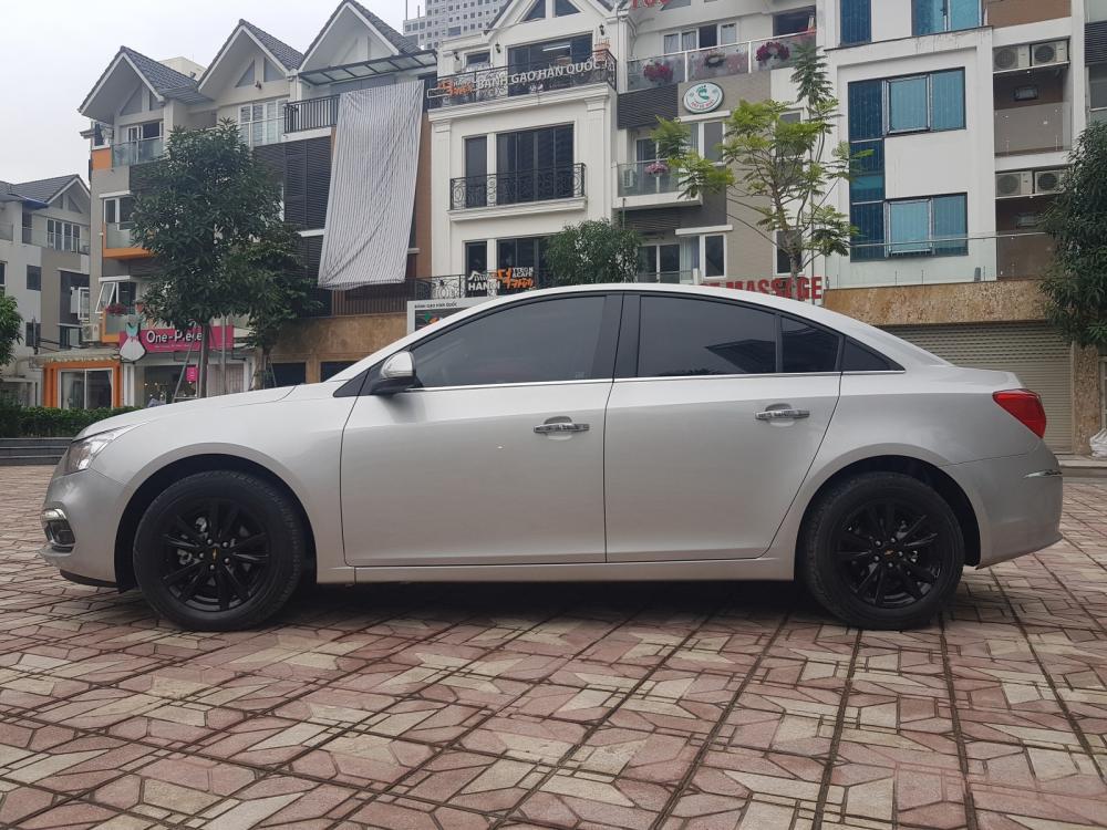 Chevrolet Cruze LT 2015 - Bán xe Chevrolet Cruze LT đời 2015, màu bạc, giá tốt