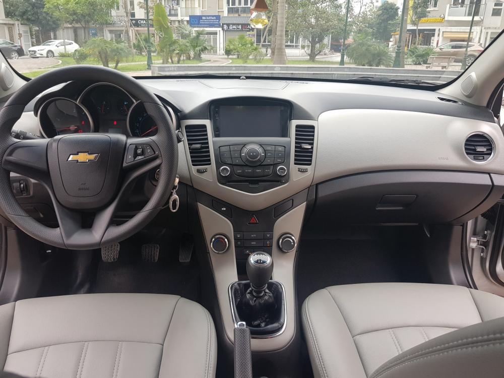 Chevrolet Cruze LT 2015 - Bán xe Chevrolet Cruze LT đời 2015, màu bạc, giá tốt