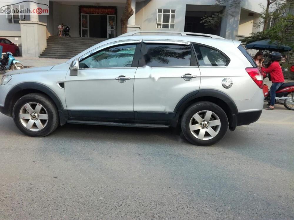 Chevrolet Captiva 2008 - Bán ô tô Chevrolet Captiva sản xuất năm 2008, màu bạc xe gia đình