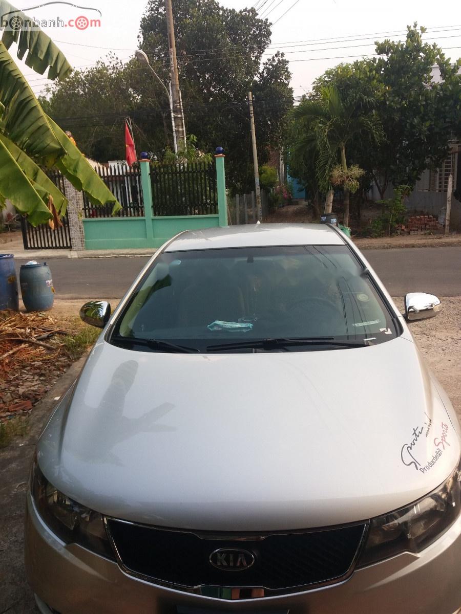 Kia Forte 2010 - Bán Kia Forte đời 2010, màu bạc số sàn