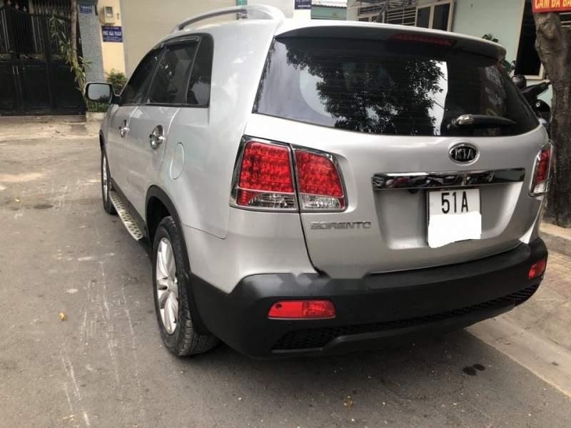 Kia Sorento   2.4L  2013 - Bán Kia Sorento 2.4L đời 2013 số tự động, màu bạc xe gia đình sử dụng kỹ nên còn khá mới