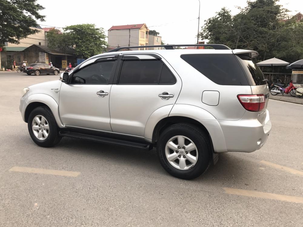 Toyota Fortuner 2.7V 4x4 AT 2009 - Cần bán Toyota Fortuner 2.7V 4x4 AT năm 2009, màu bạc. Xe 1 chủ cực tuyển