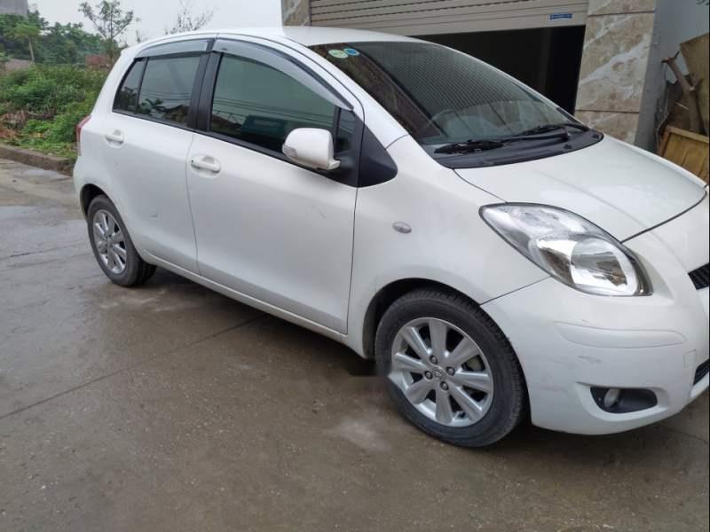 Toyota Yaris   2010 - Bán ô tô Toyota Yaris sản xuất năm 2010, màu trắng, nhập khẩu