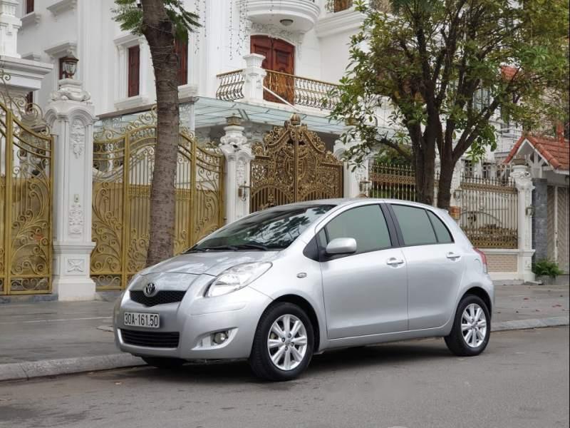 Toyota Yaris 1.3AT 2010 - Bán xe Toyota Yaris 1.3AT sản xuất năm 2010, màu bạc, nhập khẩu