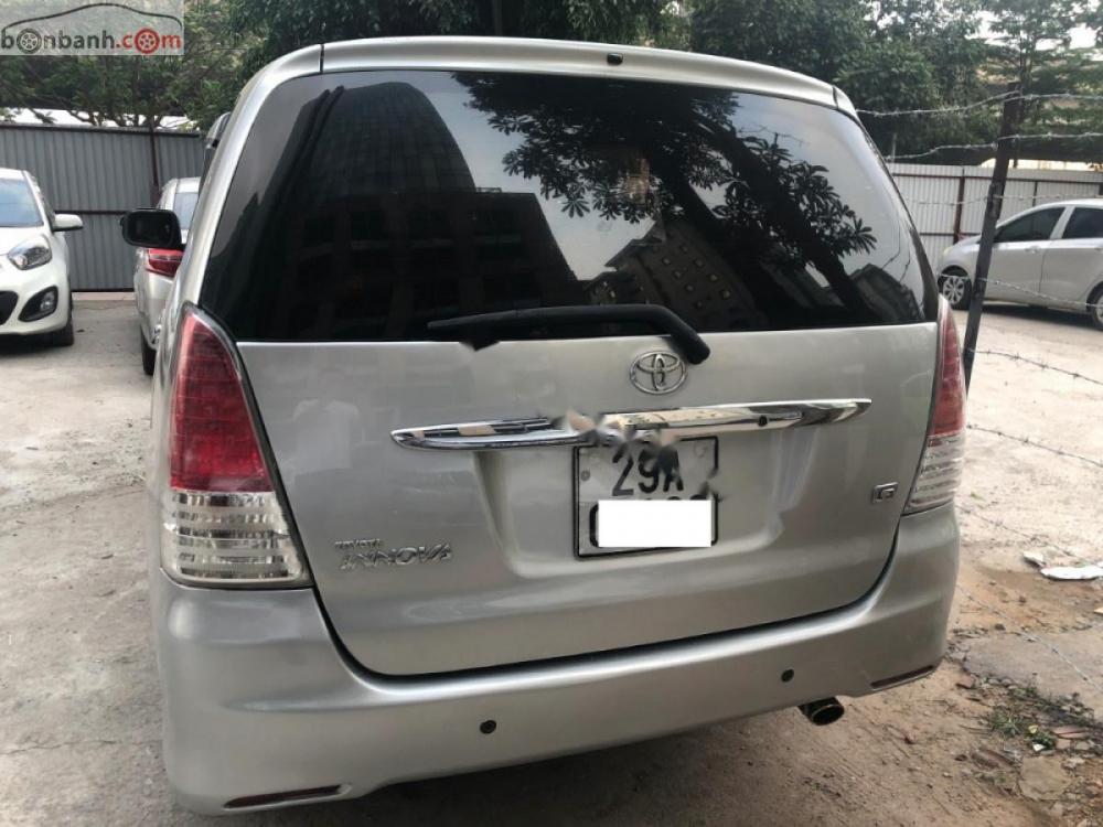 Toyota Innova G 2010 - Bán xe Toyota Innova G năm 2010, màu bạc