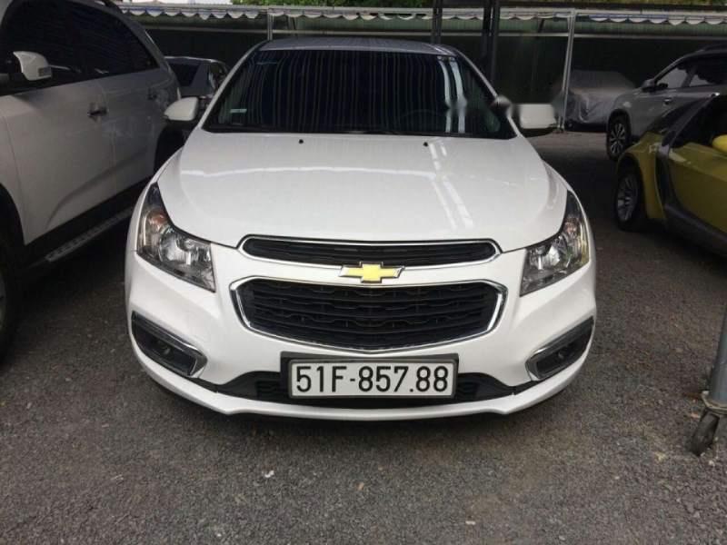 Chevrolet Cruze  LT  2017 - Cần bán Chevrolet Cruze LT năm 2017, màu trắng, xe đẹp như mới