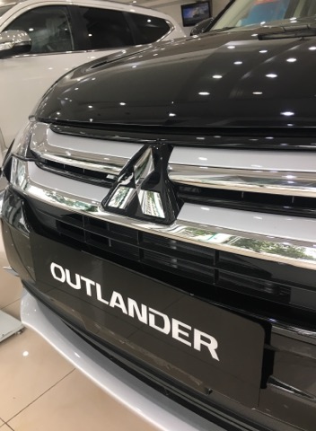 Mitsubishi Outlander 2019 - Mitsubishi Outlander giảm giá kịch sàn cho cả năm năng động
