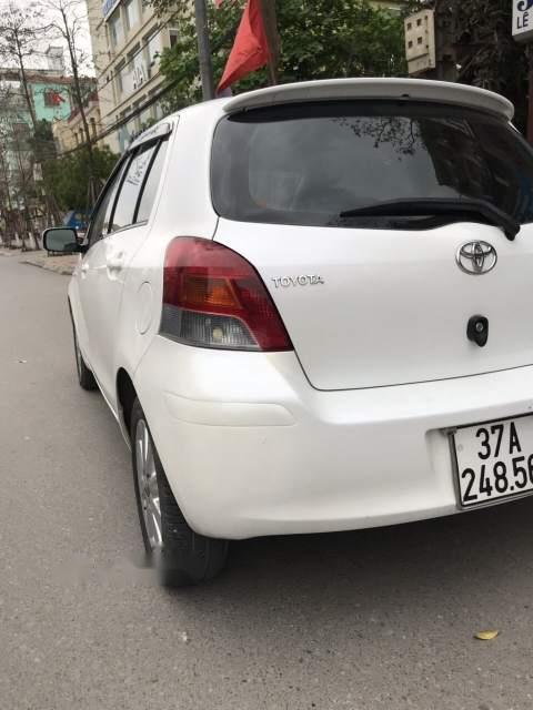 Toyota Yaris Verso 2009 - Cần bán Toyota Yaris Verso đời 2009, màu trắng số tự động, 355 triệu