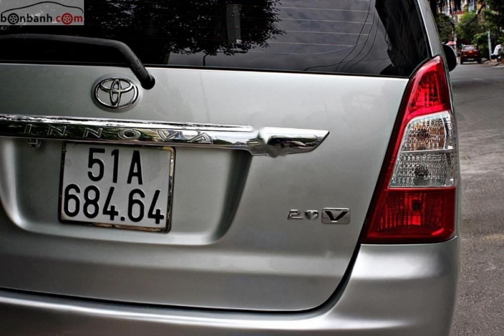 Toyota Innova V 2012 - Xe Toyota Innova V sản xuất 2012, màu bạc số tự động