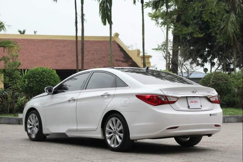 Hyundai Sonata  Y20 2011 - Bán ô tô Hyundai Sonata Y20 đời 2011, màu trắng, nhập khẩu như mới