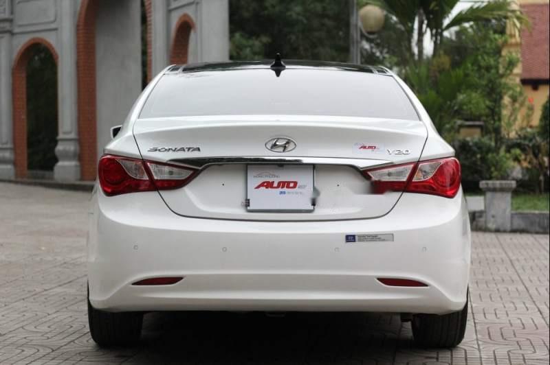 Hyundai Sonata  Y20 2011 - Bán ô tô Hyundai Sonata Y20 đời 2011, màu trắng, nhập khẩu như mới