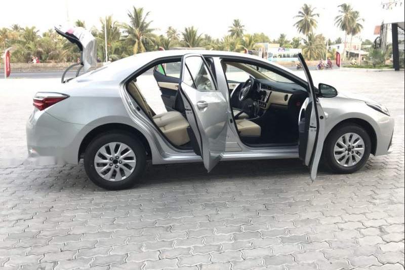 Toyota Corolla altis 2019 - Bán Toyota Corolla Altis đời 2019, màu bạc