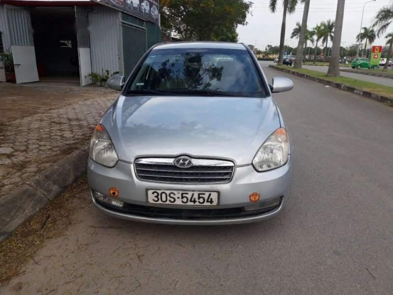 Hyundai Verna   2010 - Bán Hyundai Verna sản xuất năm 2010, màu bạc, xe nhập