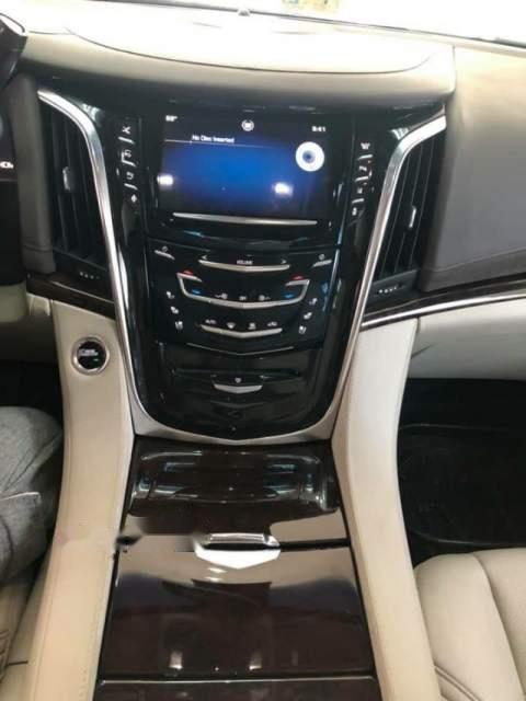 Cadillac Escalade   2015 - Cần bán gấp Cadillac Escalade đời 2015, đăng ký lần đầu 2017