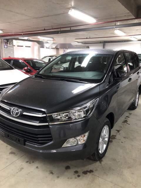 Toyota Innova 2018 - Cần bán lại xe Toyota Innova 2018 số sàn