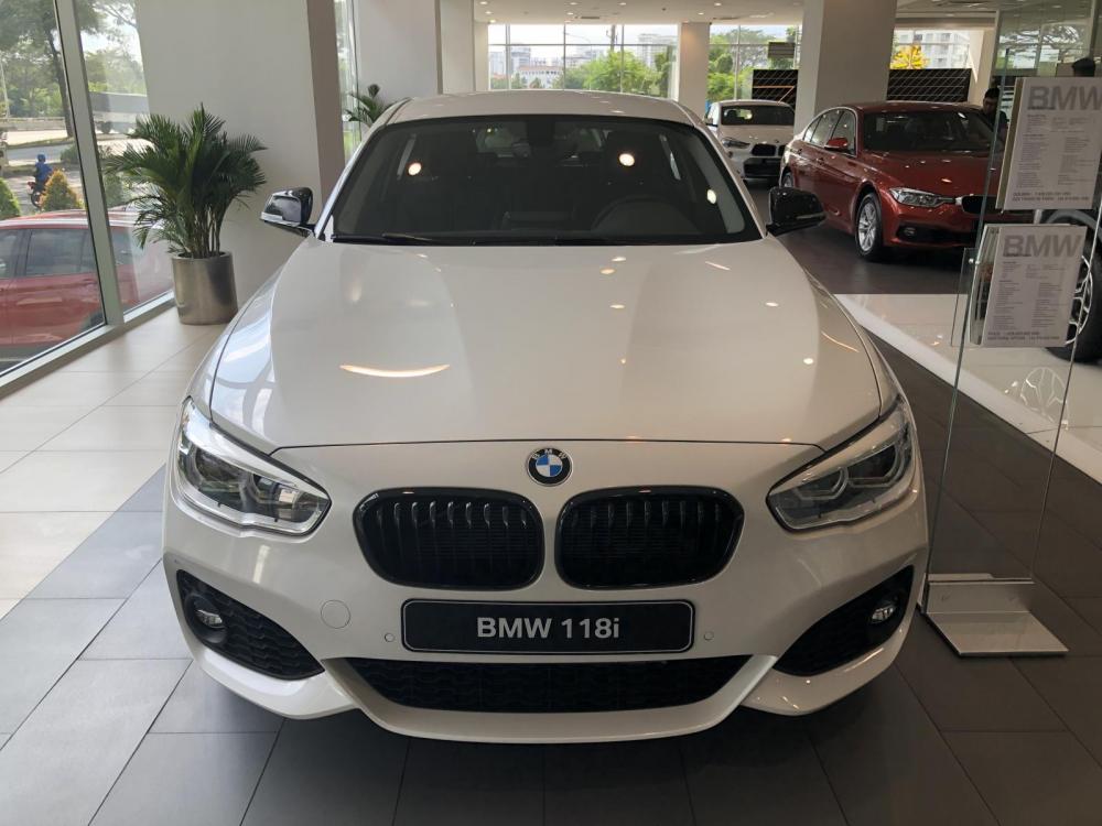 BMW 1 Series 118i 2018 - Cần bán xe BMW 1 Series 118i năm sản xuất 2018, màu trắng, xe nhập