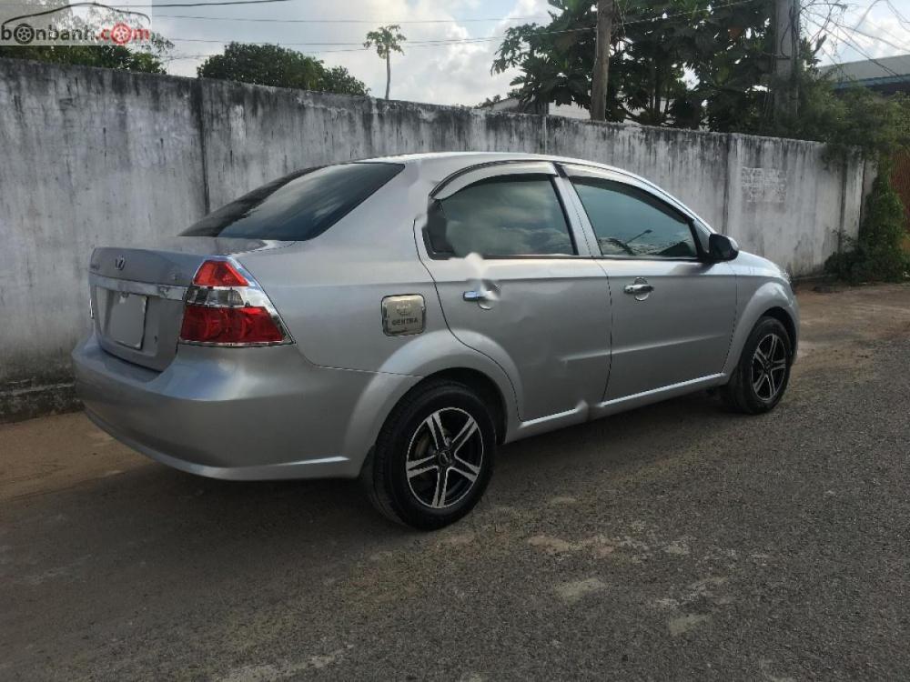 Daewoo Gentra SX 2009 - Bán ô tô Daewoo Gentra SX đời 2009, màu bạc còn mới