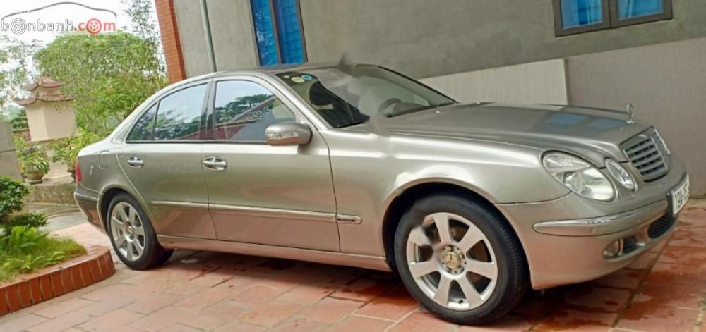 Mercedes-Benz E class E240 2004 - Bán xe Mercedes E240 sản xuất năm 2004, màu bạc