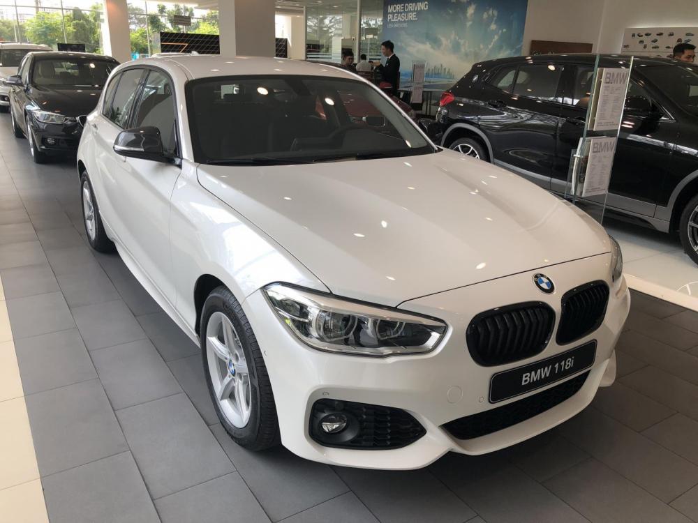 BMW 1 Series 118i 2018 - Cần bán xe BMW 1 Series 118i năm sản xuất 2018, màu trắng, xe nhập