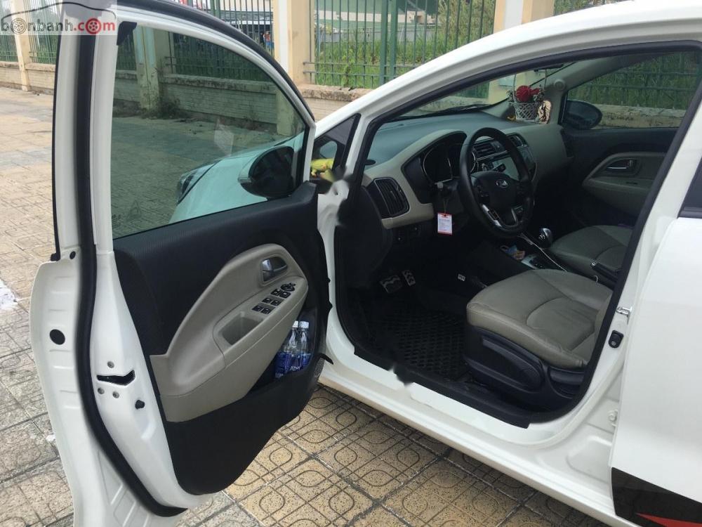 Kia Rio 1.4 AT 2015 - Bán Kia Rio 1.4 AT 2015, màu trắng, nhập khẩu chính chủ