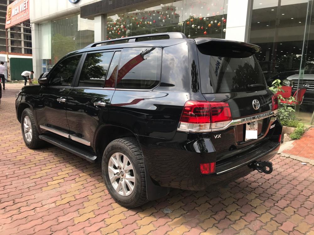 Toyota Land Cruiser VX 2016 - Bán Toyota Land Cruiser VX sản xuất 2016, đăng ký 2016 tên cty màu đen, nội thất kem