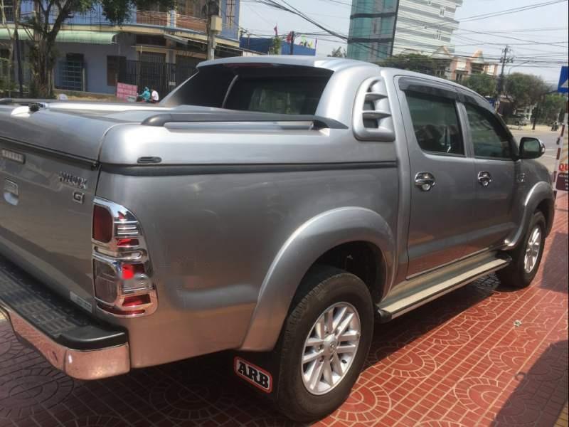 Toyota Hilux 2014 - Bán Toyota Hilux sản xuất năm 2014, màu bạc, nhập khẩu 