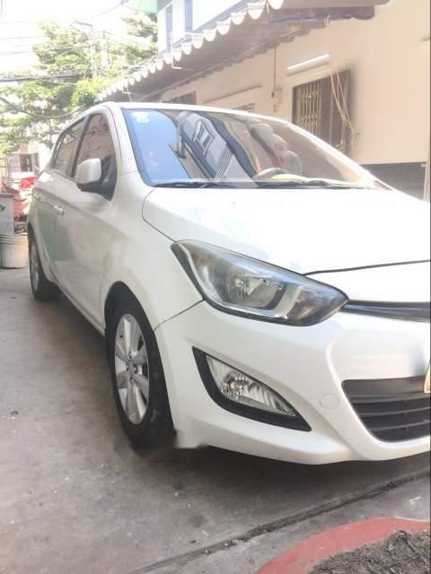 Hyundai i20   2013 - Bán ô tô Hyundai i20 năm 2013, màu trắng, nhập khẩu số tự động