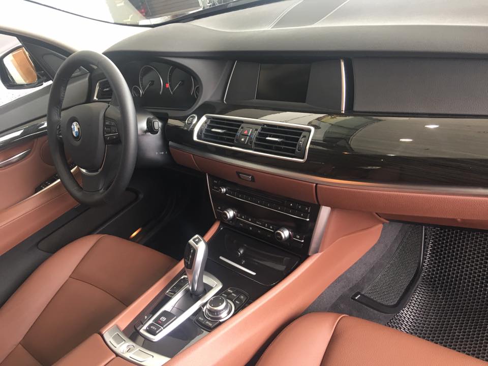BMW 5 Series 528i GT 2017 - BMW 528i GT màu nâu đỏ sản xuất 12/2017 đăng ký cuối 2018 biển Hà Nội