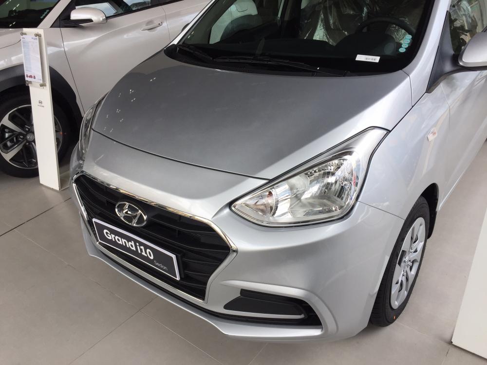 Hyundai Grand i10 Base 2019 - Bán Hyundai Grand i10 Base đời 2019, màu bạc, 330 triệu