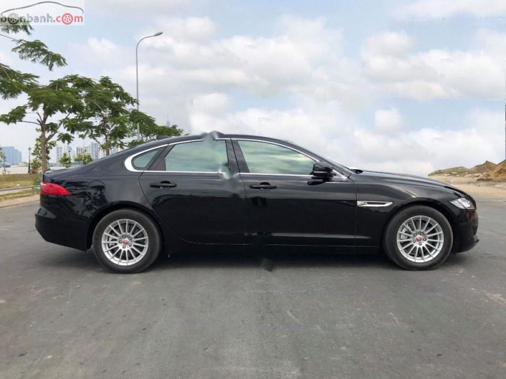 Jaguar XF Pure 2017 - Bán Jaguar XF Pure sản xuất 2017, màu đen, xe đẹp