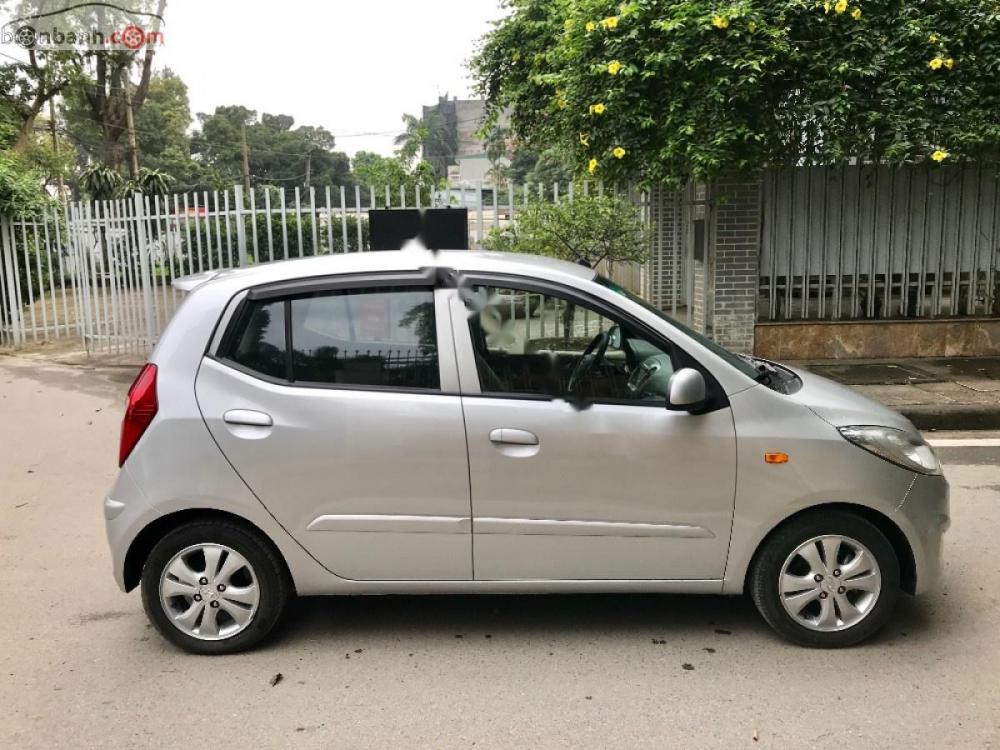 Hyundai i10 1.2 MT 2014 - Cần bán Hyundai i10 1.2 MT sản xuất năm 2014, màu bạc, còn nguyên bản