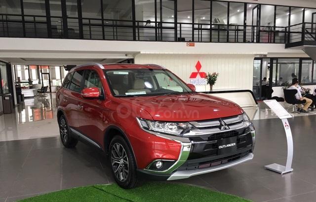 Mitsubishi Outlander STD 2019 - Bán Mitsubishi Outlander STD đời 2019, xe 7 chỗ màu đỏ, nhập khẩu 100% linh kiện từ Nhật Bản