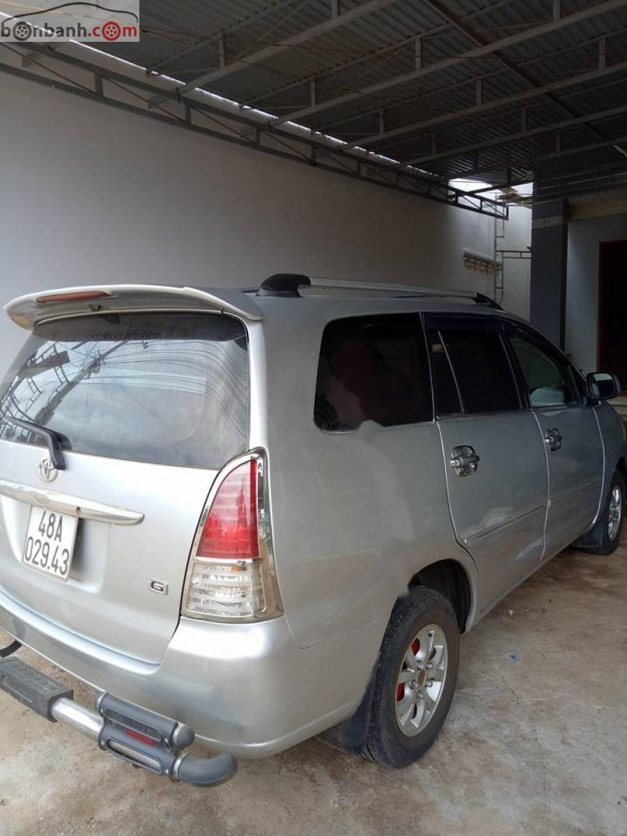 Toyota Innova J 2006 - Bán gấp Toyota Innova J 2006, màu bạc chính chủ, 240 triệu 