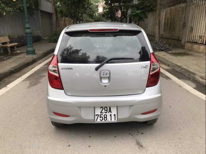 Hyundai i10 1.2 MT 2014 - Cần bán gấp Hyundai i10 1.2 MT sản xuất năm 2014, màu bạc, xe nhập 