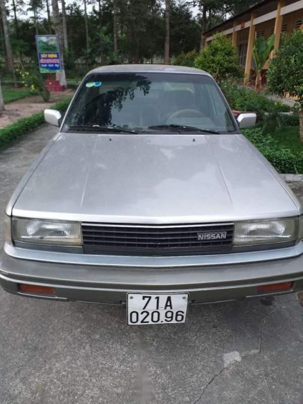 Nissan Gloria    1998 - Cần bán xe Nissan Gloria sản xuất năm 1998, màu bạc, nhập khẩu, giá 50tr