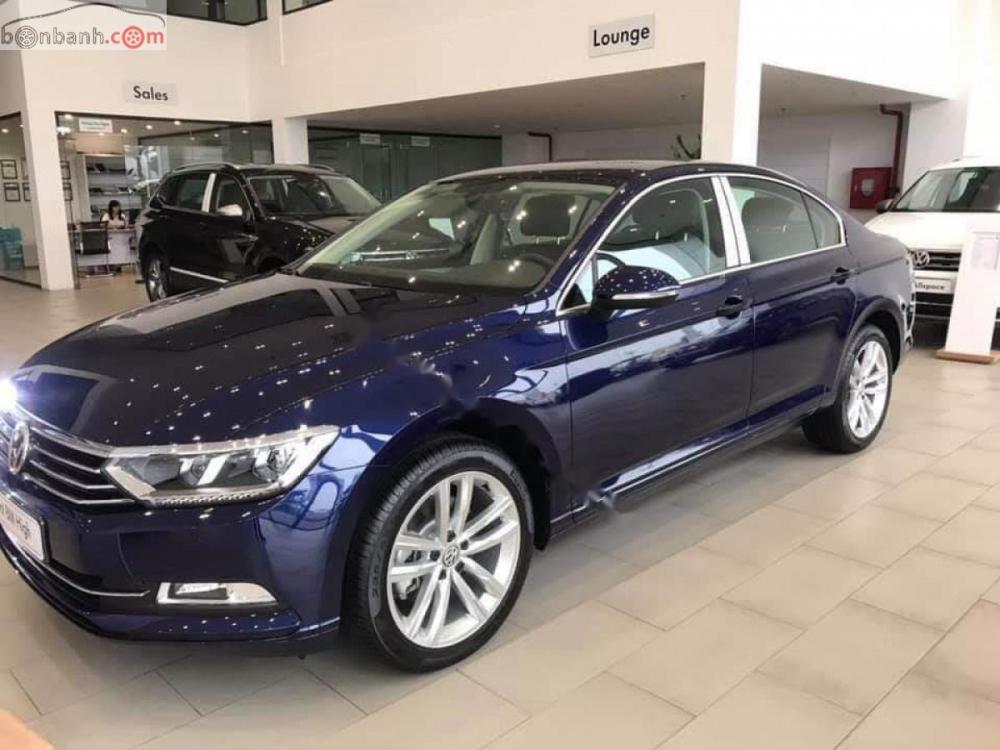 Volkswagen Passat 1.8 Bluemotion 2018 - Cần bán xe Volkswagen Passat 1.8 Bluemotion sản xuất 2018, màu xanh lam, nhập khẩu