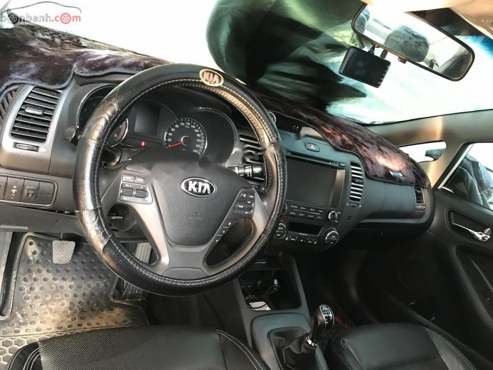 Kia K3 MT 2015 - Cần bán lại xe Kia K3 MT đời 2015, màu trắng xe gia đình, giá 420tr