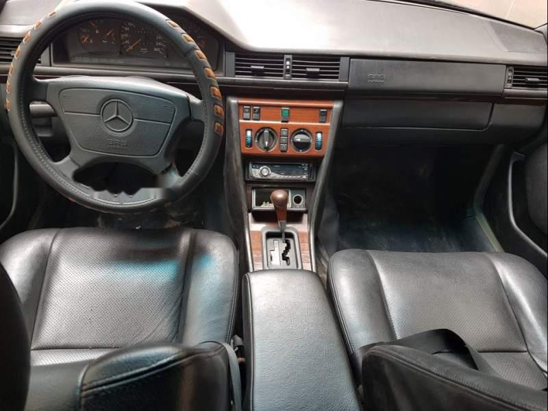 Mercedes-Benz E class E280 1994 - Bán ô tô Mercedes E280 năm 1994, màu xám số tự động, giá chỉ 120 triệu