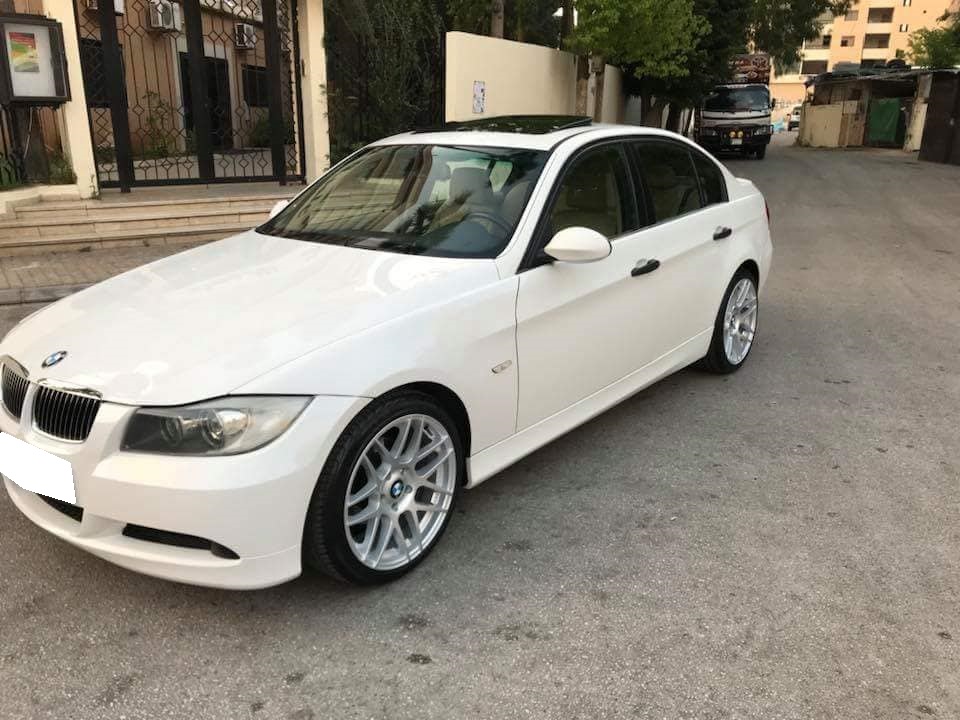 BMW 3 Series 320i 2007 - Cần bán xe BMW 320i 2007 màu trắng, nội thất kem