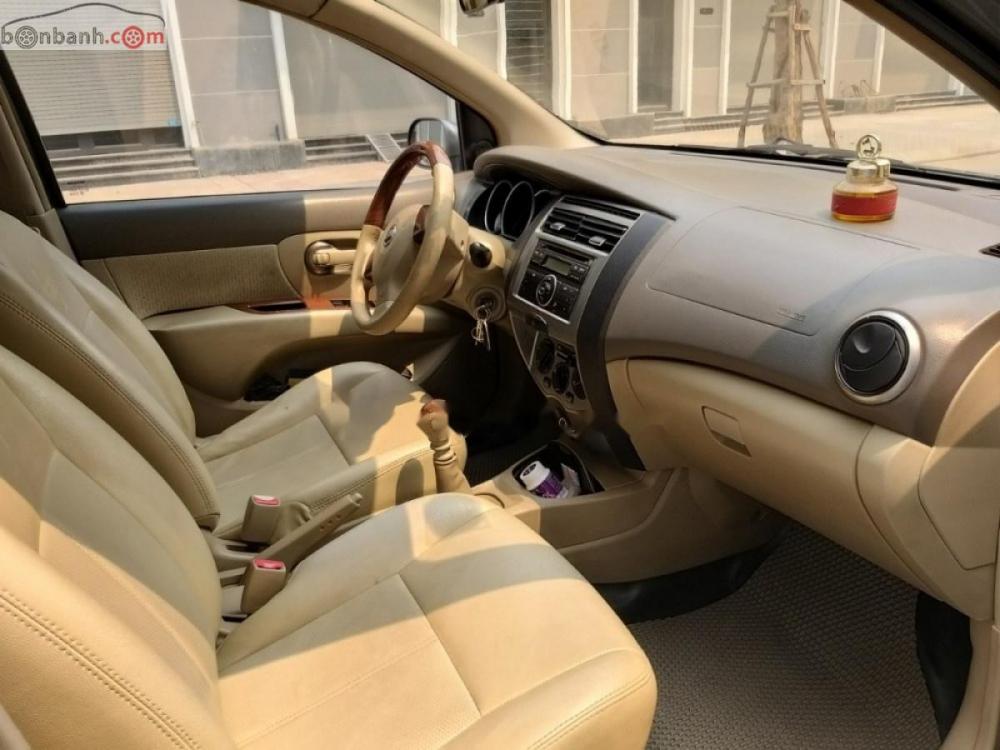 Nissan Grand livina 2011 - Cần bán gấp Nissan Grand livina sản xuất năm 2011, màu xám  