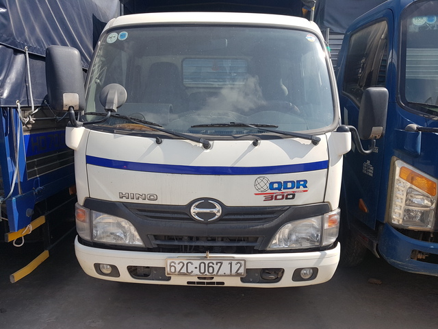 Hino 300 Series   2016 - Bán ô tô Hino máy 4.0 tải có mui TT: 1T800KG năm 2016, màu trắng, 400 triệu