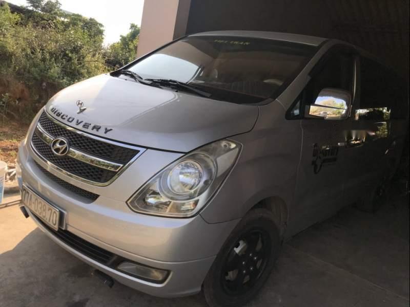 Hyundai Grand Starex 2008 - Bán xe Hyundai Grand Starex đời 2008, màu bạc, nhập khẩu xe gia đình