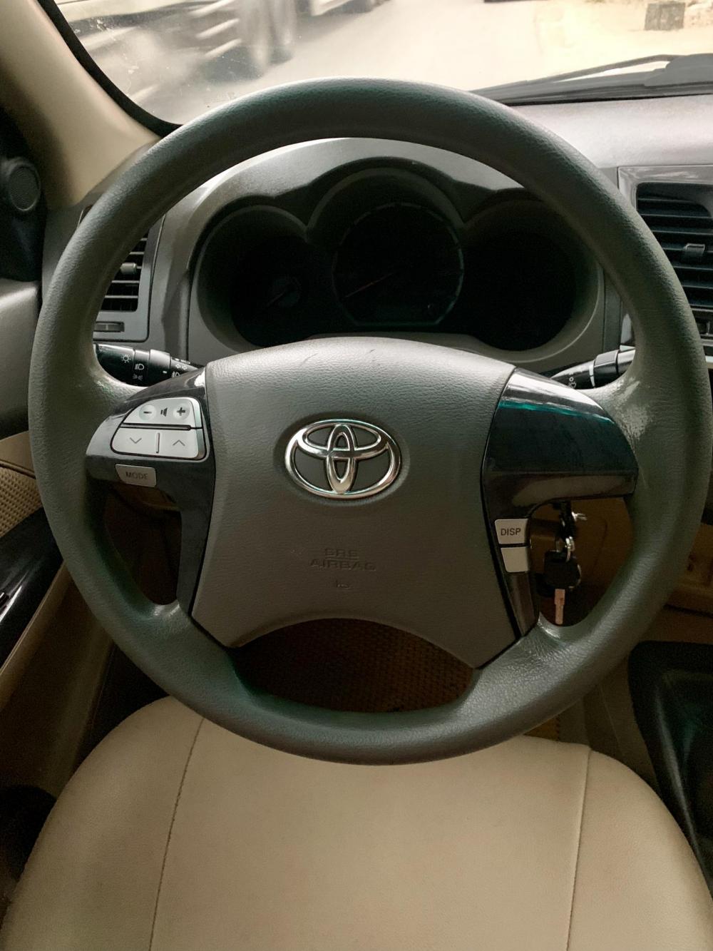 Toyota Hilux 4x4 G 2013 - Bán Toyota Hilux 4x4 G năm sản xuất 2013, màu vàng giá cạnh tranh