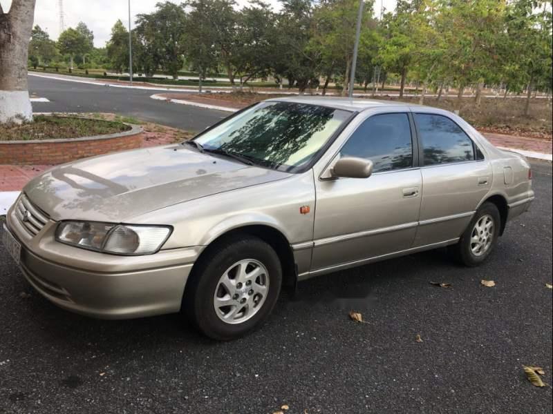 Toyota Camry   2000 - Cần bán lại xe Toyota Camry sản xuất 2000, màu bạc