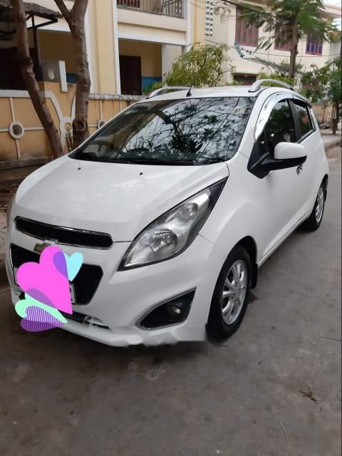 Chevrolet Spark LT 1.0 2014 - Cần bán Chevrolet Spark LT 1.0 đời 2014, màu trắng, nhập khẩu nguyên chiếc xe gia đình