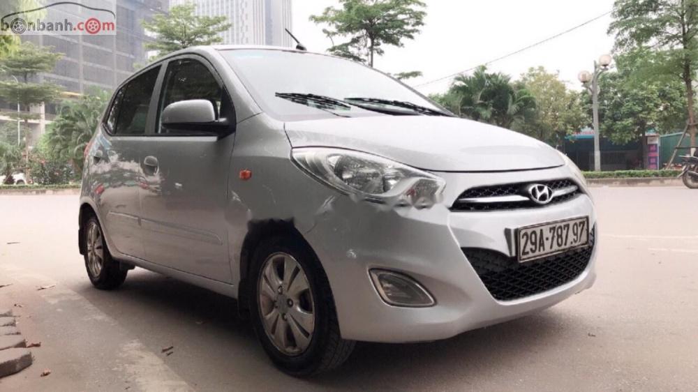 Hyundai i10 2013 - Bán Hyundai i10 năm sản xuất 2013, màu bạc, nhập khẩu nguyên chiếc