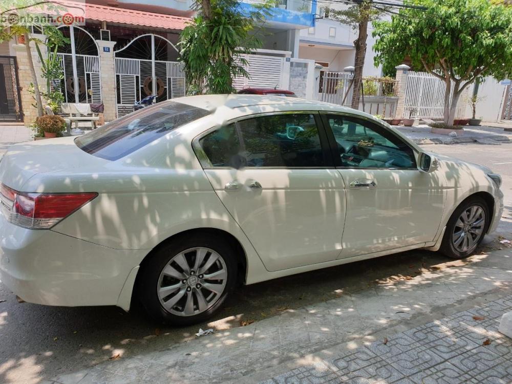 Honda Accord 2011 - Bán Honda Accord 2011, màu trắng, xe nhập, 620tr