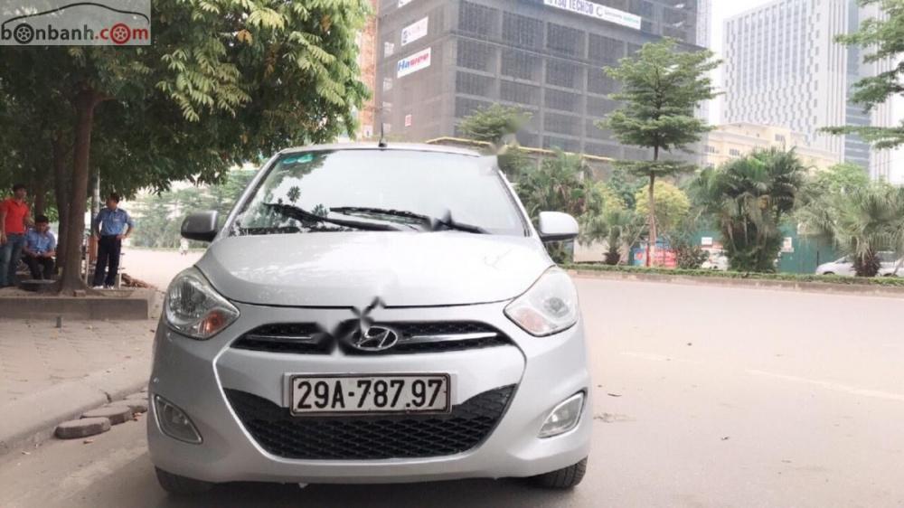 Hyundai i10 2013 - Bán Hyundai i10 năm sản xuất 2013, màu bạc, nhập khẩu nguyên chiếc