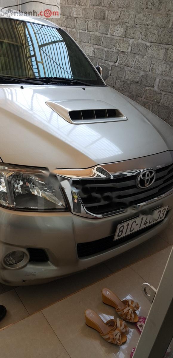 Toyota Hilux 3.0G 4x4 MT 2011 - Bán Toyota Hilux 3.0G 4x4 MT 2011, màu vàng, xe nhập, chính chủ